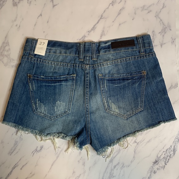 BNWT Denim/Jean Shorts W/ Frayed Edge | Woman Size 27 - Picture 2 of 5